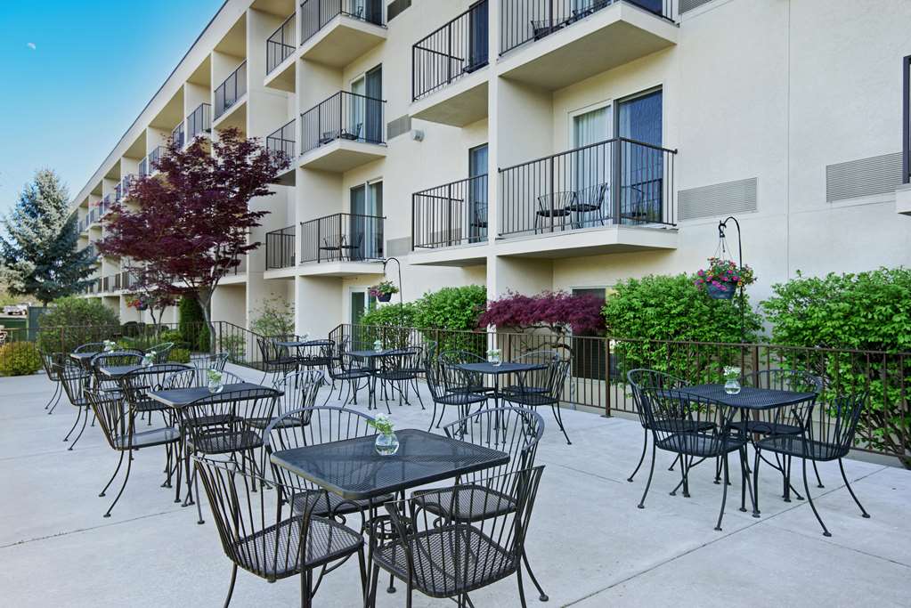 Oxford Suites Yakima - photo 7