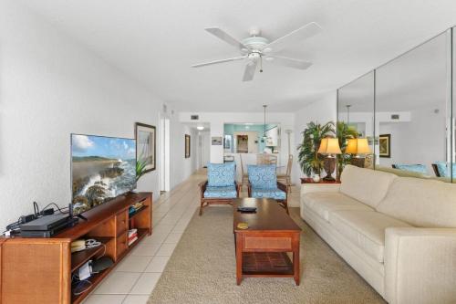 Club Bahia 3rd Floor Isla Del Sol 2 Bed 2 Bath — 4-Star Luxury Hotel in Tierra Verde, United States