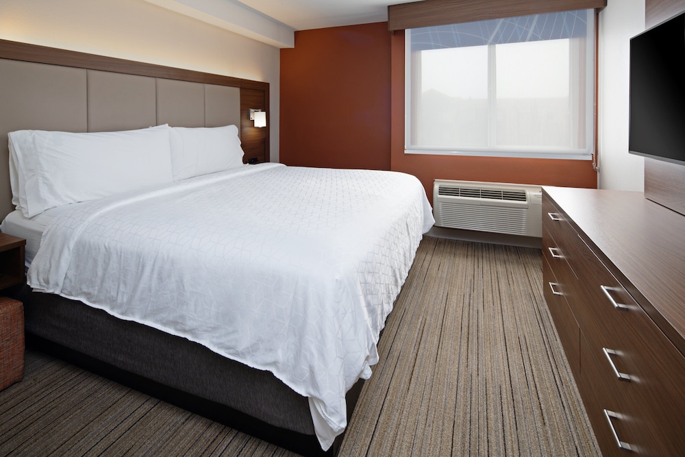 Holiday Inn Express & Suites Seattle Sea Tac Airport - photo 3