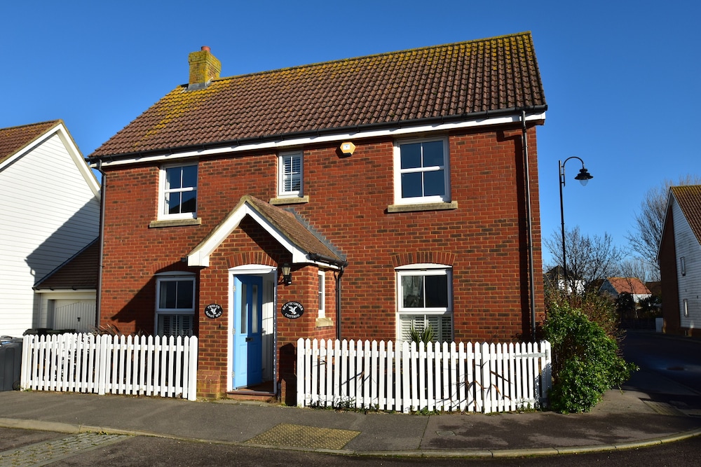 Strand House — 4-Star Luxury Hotel in Camber, United Kingdom