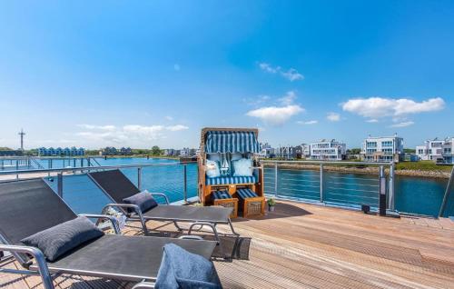 Sunseeker - carbon neutral hotel in Unknown City