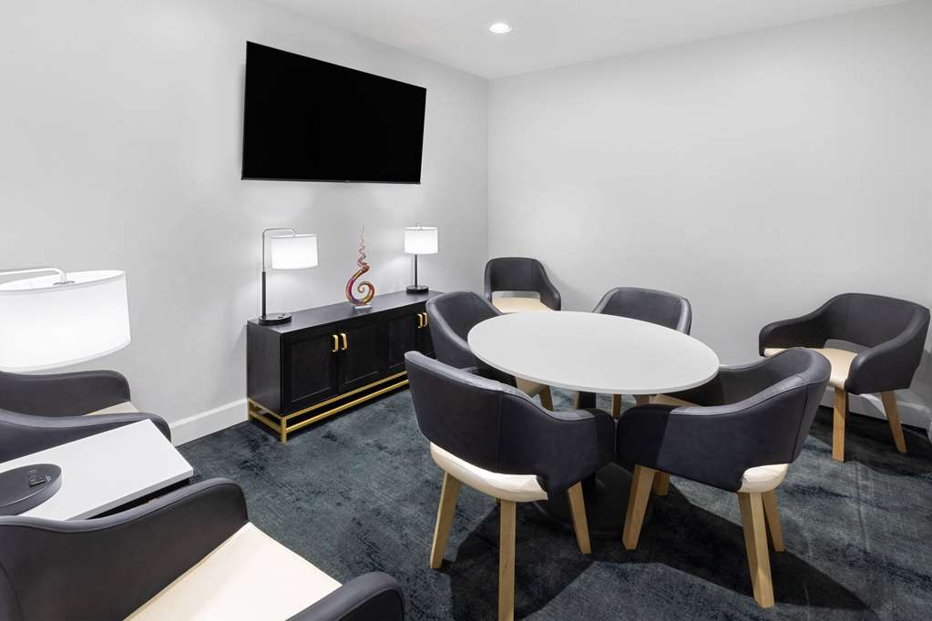 La Quinta Inn & Suites by Wyndham Austin Cedar Park - photo 34