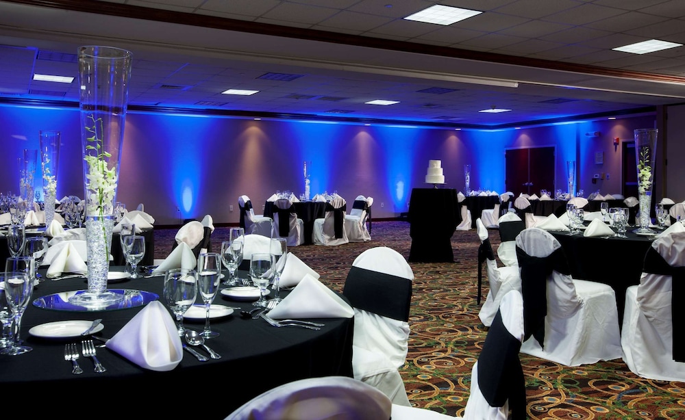 Hampton Inn Woodbridge - photo 42