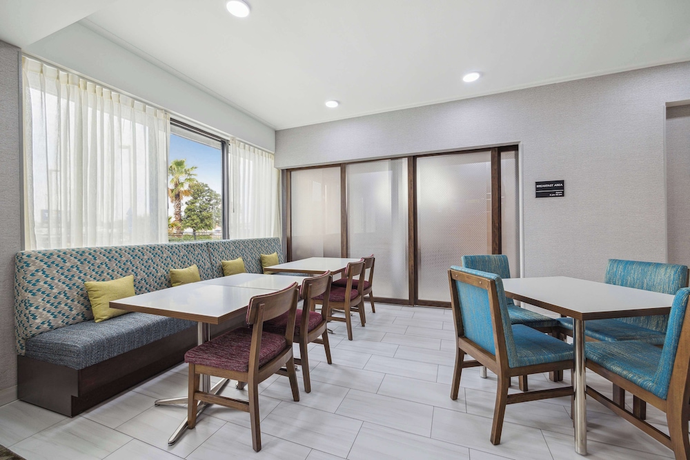 Hampton Inn Houston Brookhollow - photo 28
