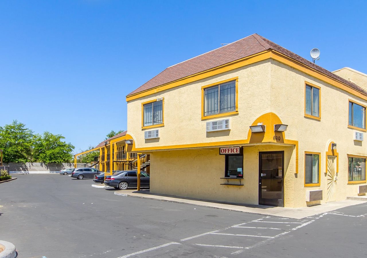 Rodeway Inn - last minute hotel in Sacramento