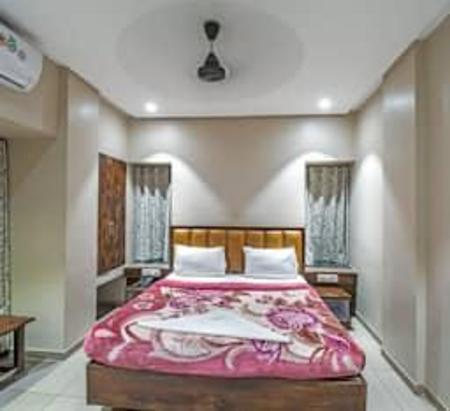 Hotel Vrindavan Deluxe - last minute hotel in Kolhapur
