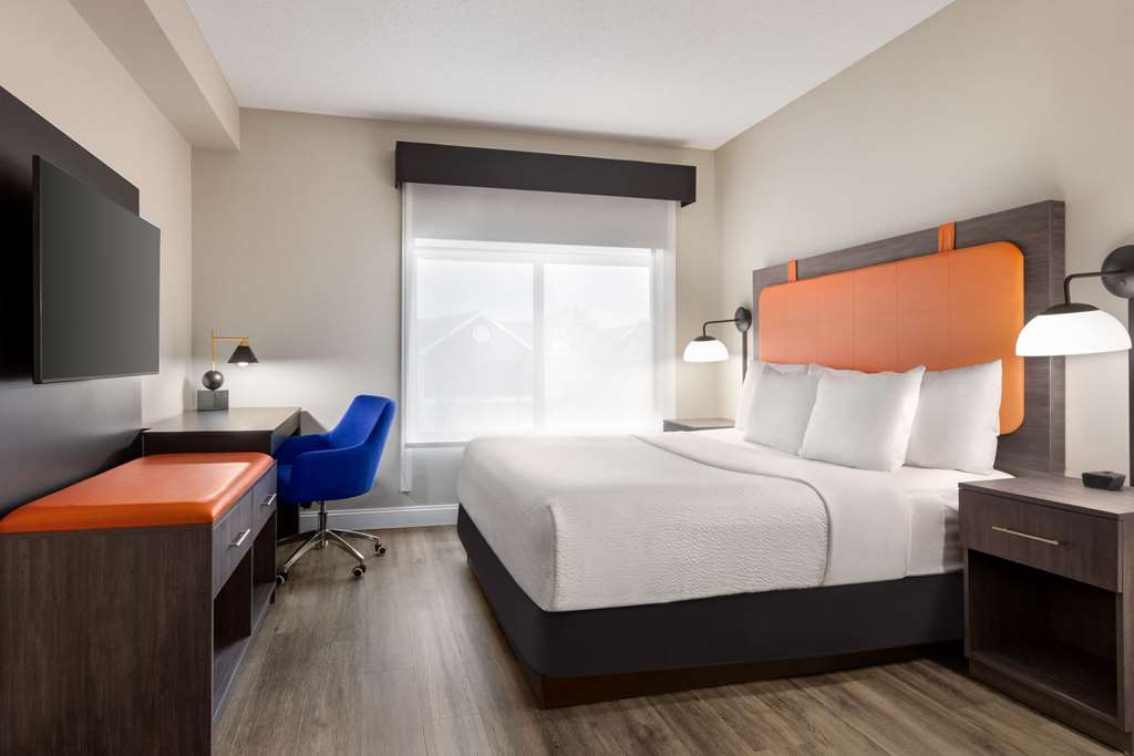 La Quinta Inn & Suites by Wyndham Mt. Laurel Philadelphia - photo 34