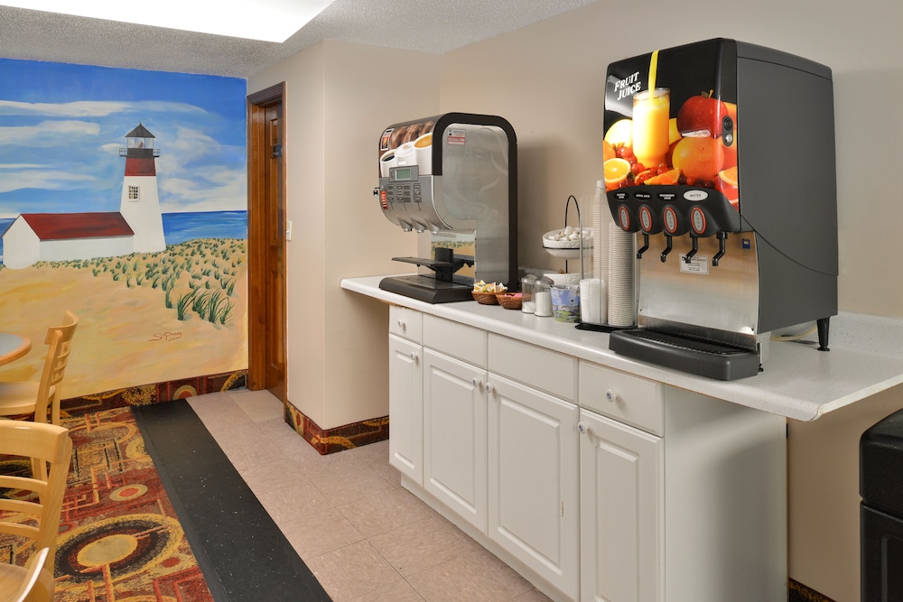 Captains Quarters Motel & Conference Center - photo 30