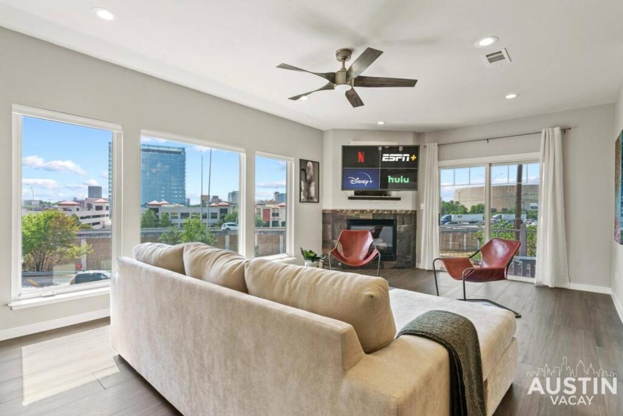 Enjoy DT Newly Renovated & Patio and Free Swim Club by Austin Vacay — 4-Star Luxury Hotel in Austin, United States