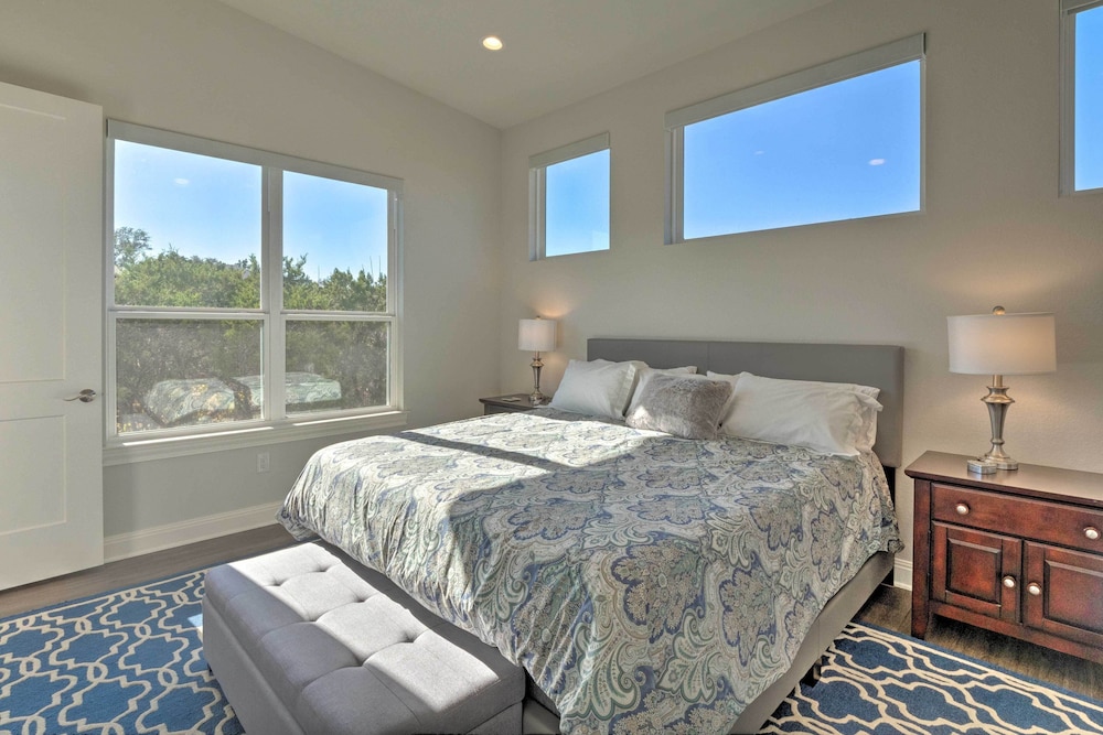 Modern Lake Travis Haven with Resort Amenities - photo 18