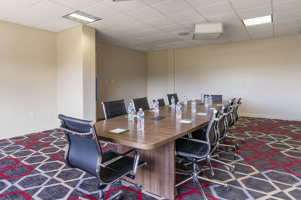 MainStay Suites Lexington I 75 - photo 35