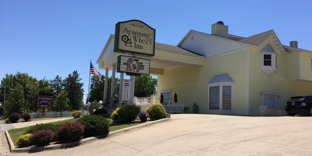 Spinning Wheel Inn - carbon neutral hotel in Branson