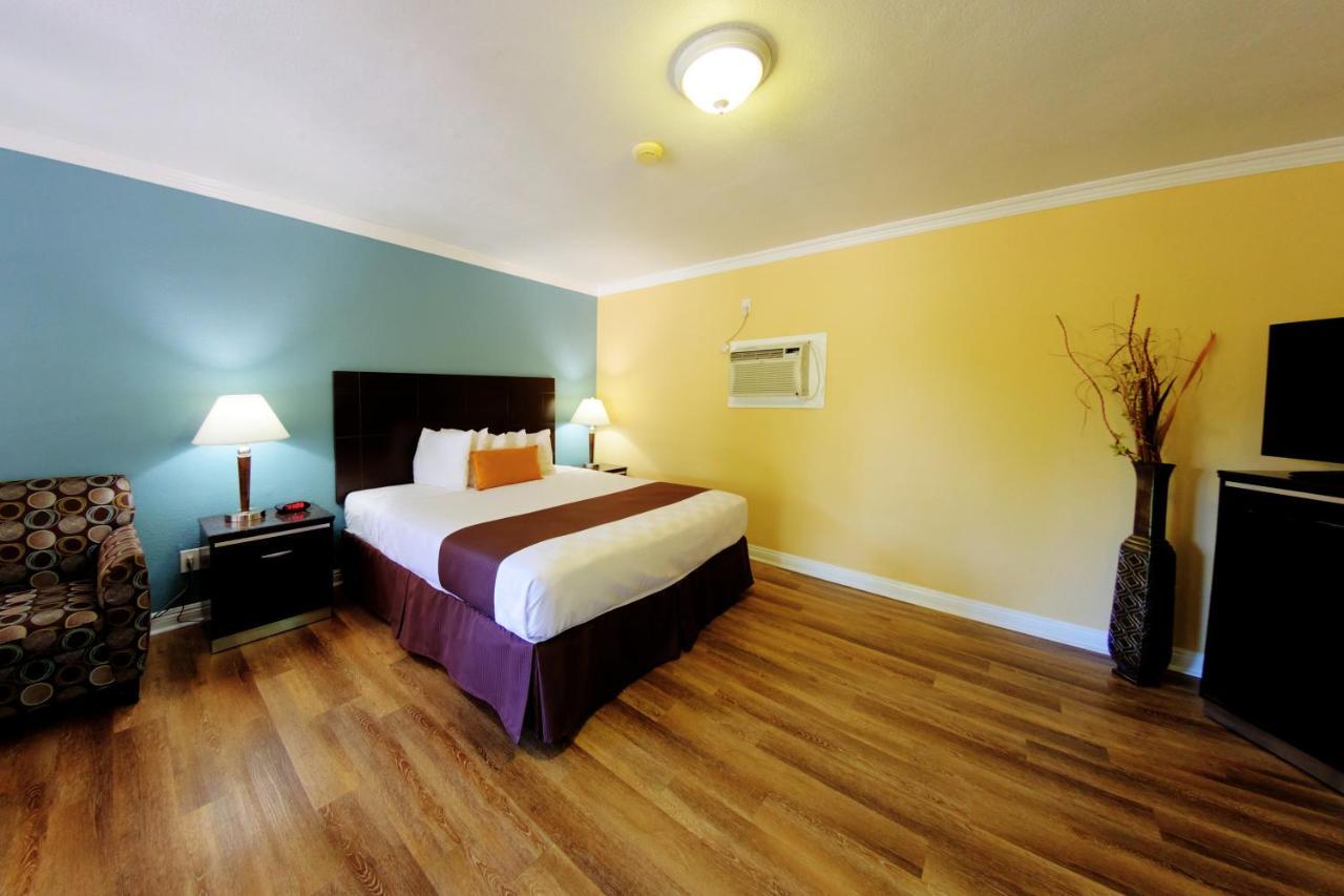 Palm Tropics Motel - photo 18