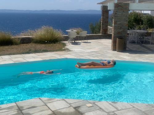 Elli S Seafront Pool Villa W Sandy Beach in Kea Cyclades — 4-Star Luxury Hotel in Kea, Greece