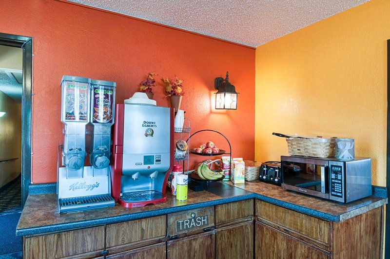 Loyalty Inn Benton Harbor - photo 5