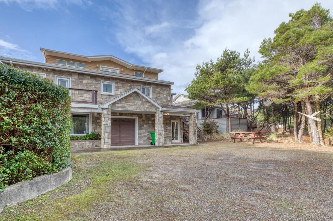 Land Of The Sea Luxury — Cloverdale