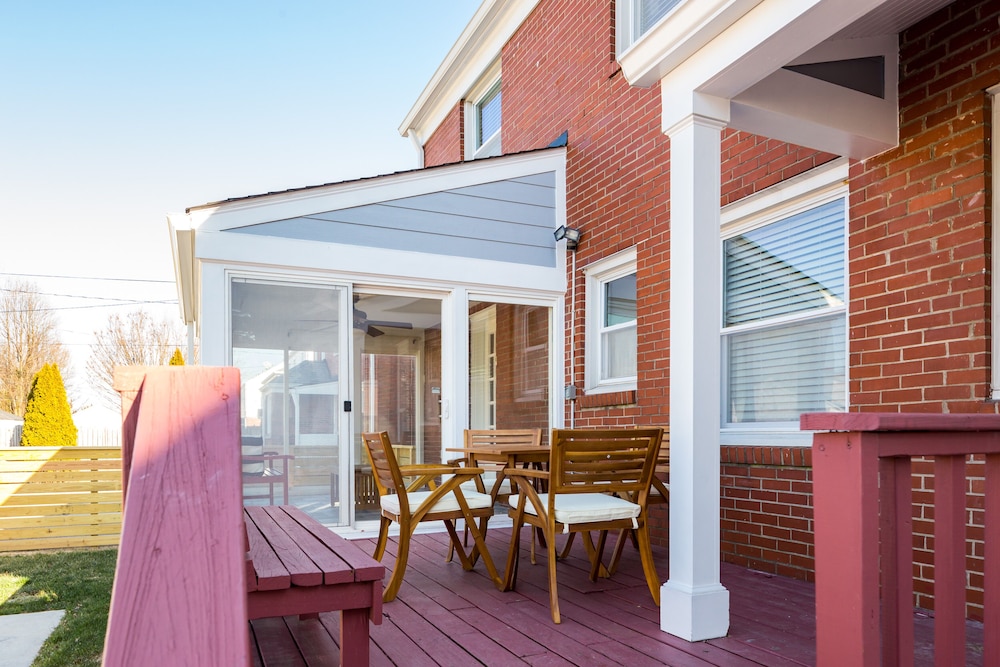 Spacious 6BR 2.5 Bath in Highlands - photo 16