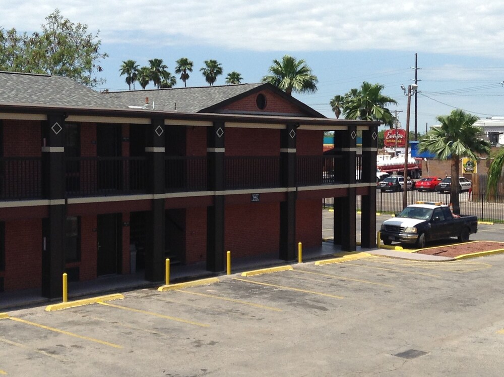 Sky Palace Inn and Suites Laredo - photo 43