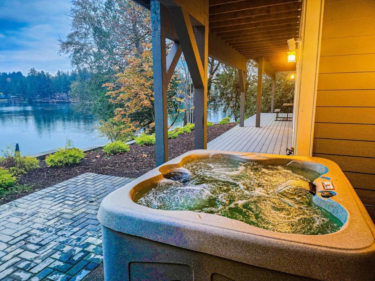 Shelton Waterfront Fire pit Hot tub Game Beach — Shelton — photo 4