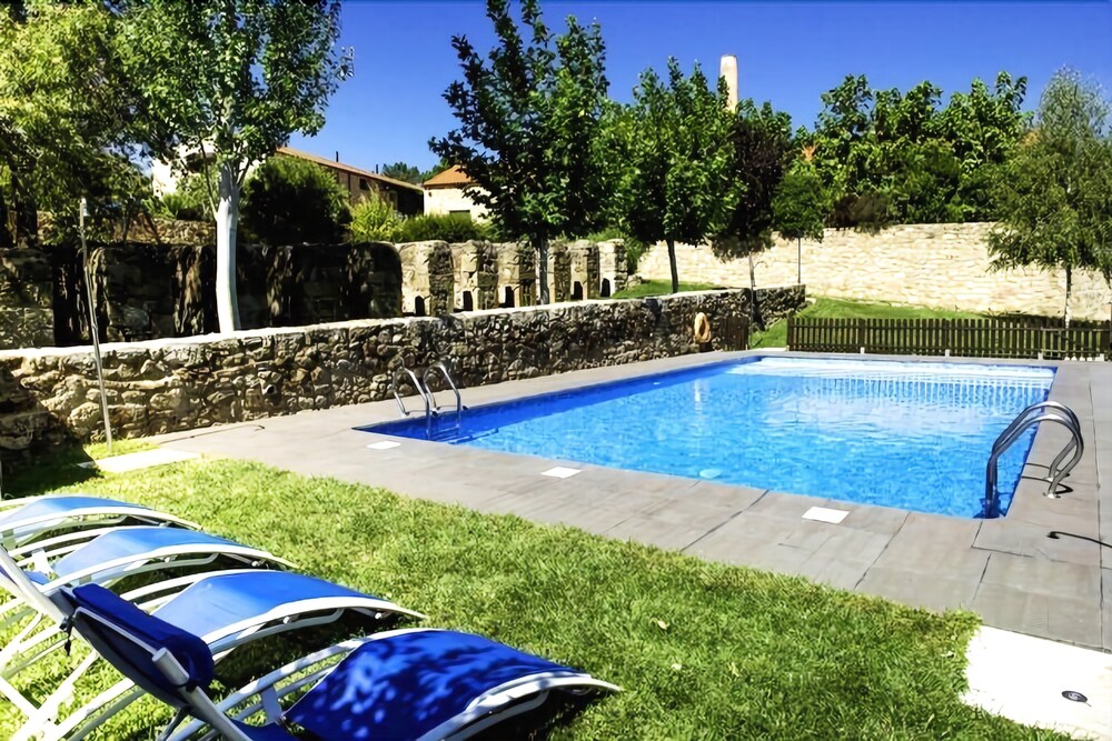 Hotel Rural A Velha Fabrica — 4-Star Luxury Hotel in Valverde Del Fresno, Spain