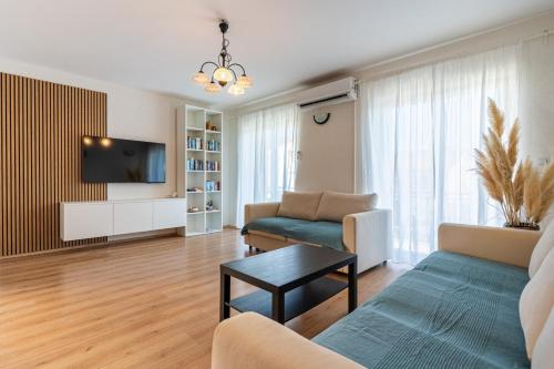 Apartment in Cres with sea view balcony air conditioning Wi Fi — 4-Star Luxury Hotel in Cres, Croatia