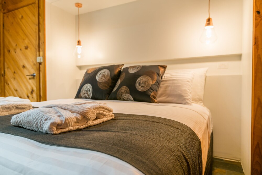Waterfall Springs Retreat — St Albans — photo 4