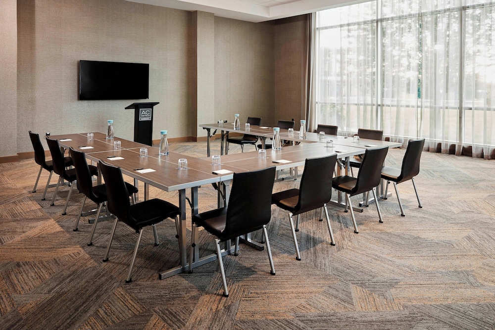 AC Hotel by Marriott Cincinnati at The Banks - photo 53