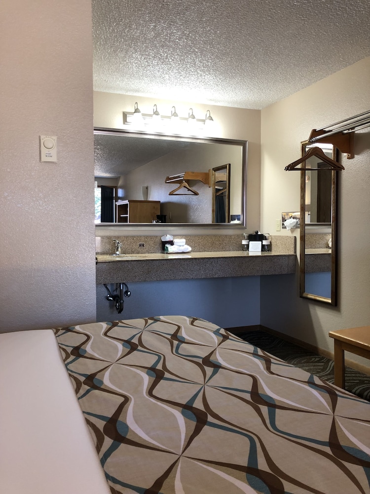 Super 8 by Wyndham Florence OR - photo 10