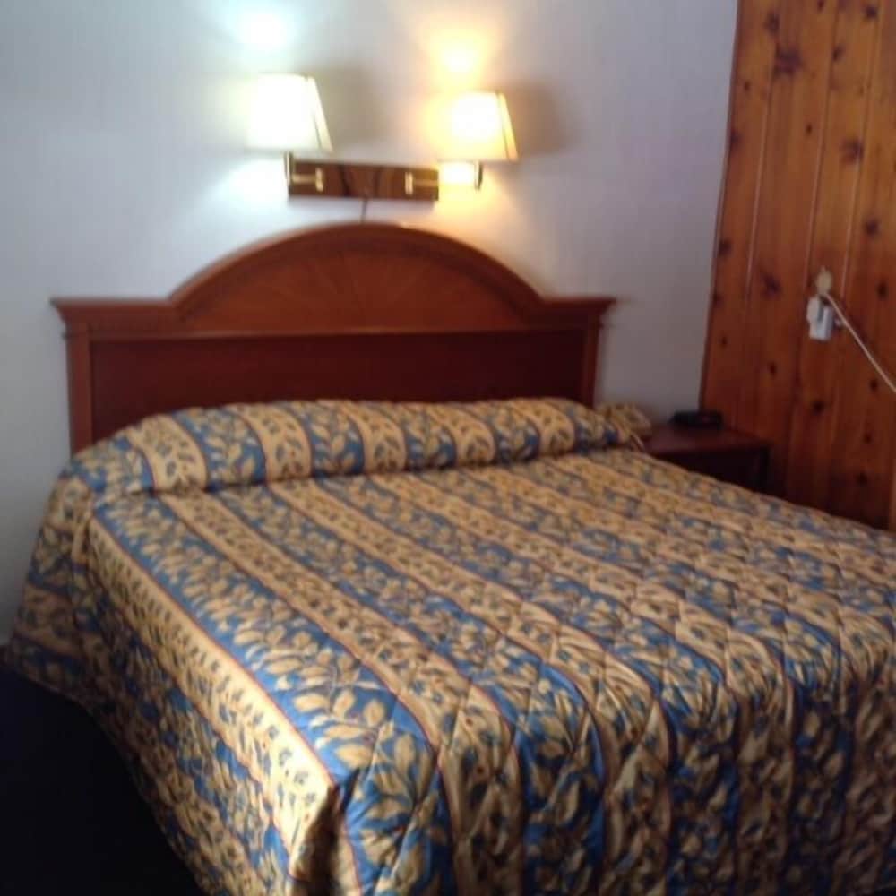 Sun 'N Snow Hotel - photo 2