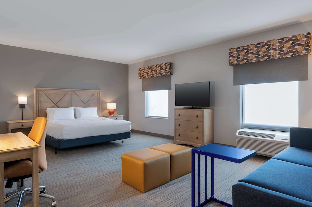 Hampton Inn & Suites Dodge City - photo 12