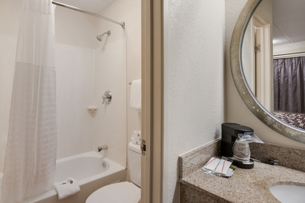 Red Roof Inn Philadelphia Trevose - photo 29