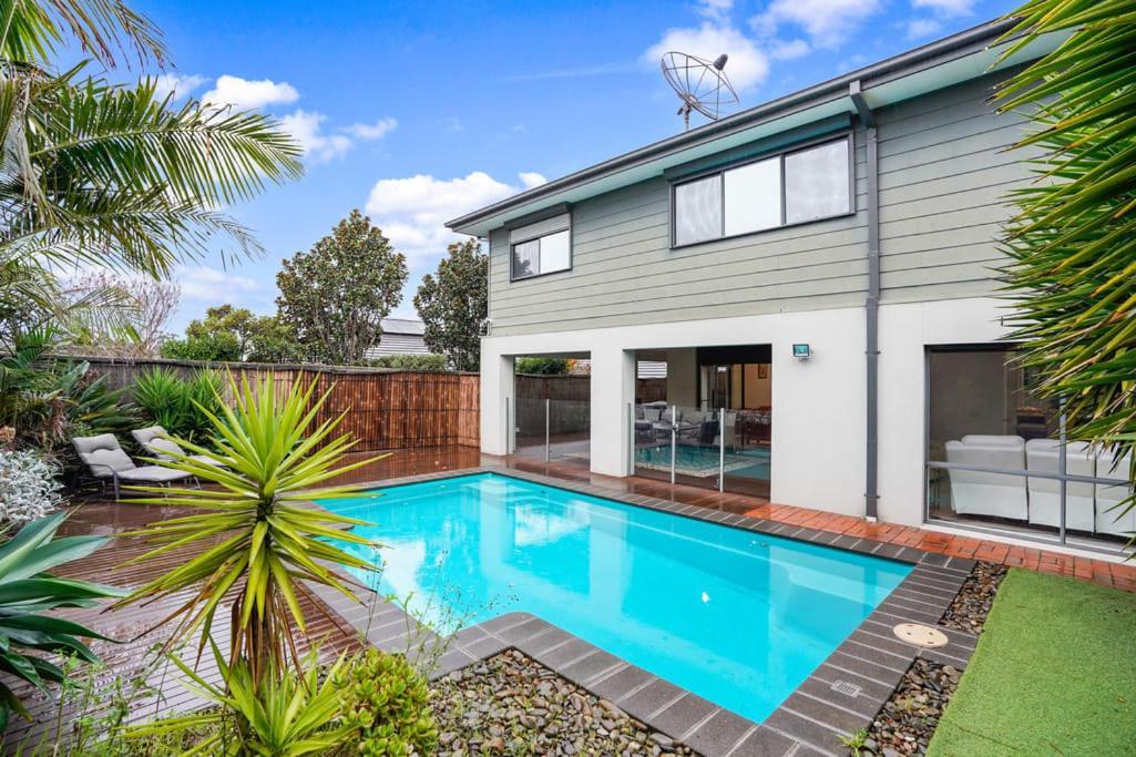 Bundoora Perfection Luxury Family Oasis With Pool — Bundoora