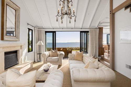 Beachfront Mediterranean Villa — 4-Star Luxury Hotel in Tauranga, New Zealand
