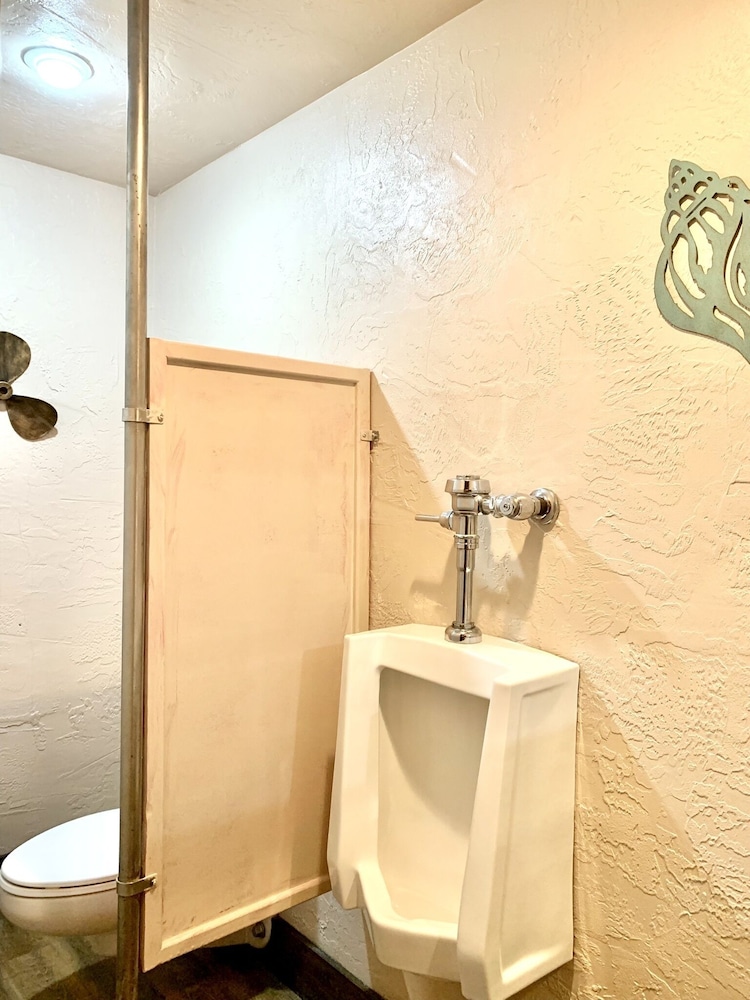 Breakers Boutique Inn - photo 96