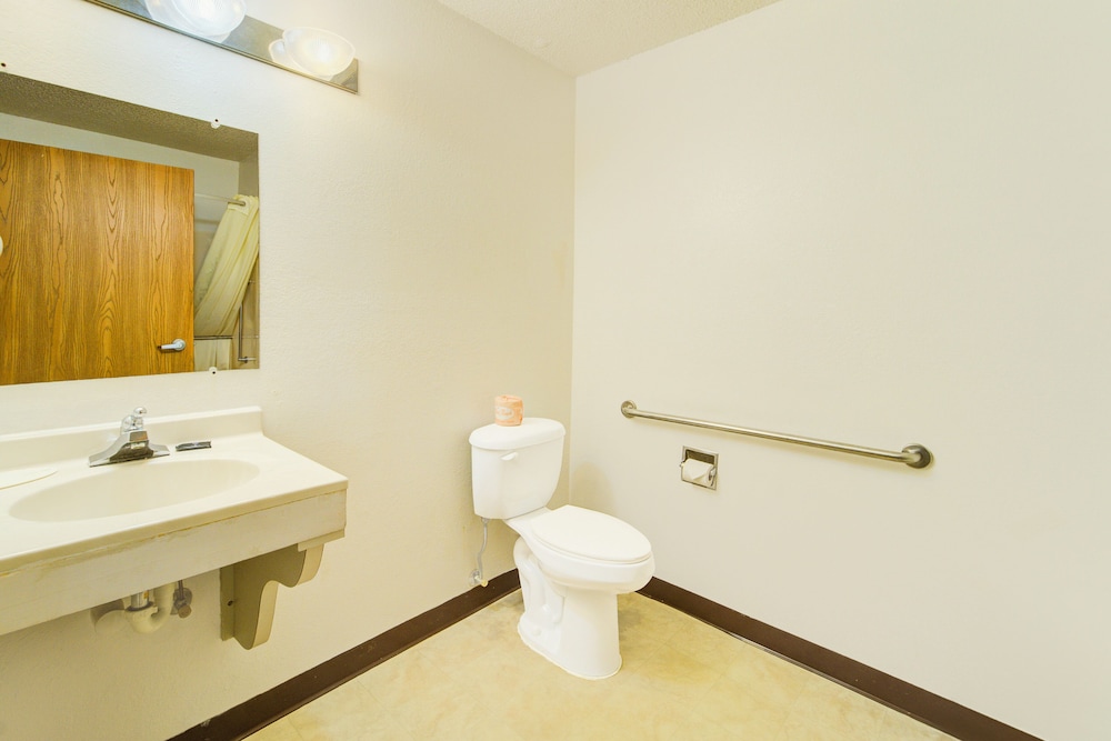 Capital O Amerihost Inn and Suites Kingdom City Hwy 54 MO - photo 45