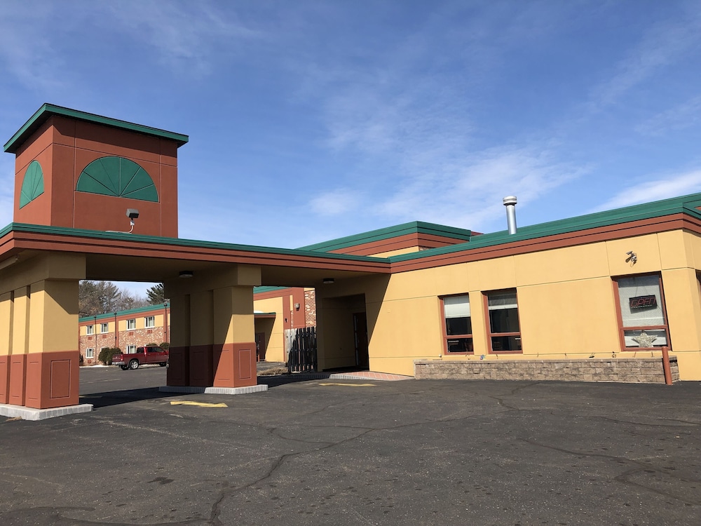 Econo Lodge Wisconsin Rapids - photo 25