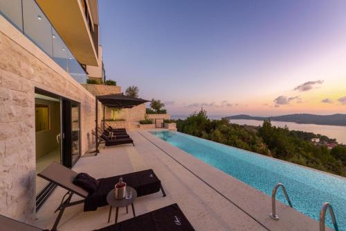 Heavenly Dubrovnik Villa 5 Bedrooms Villa Orasac Waterfront 1 Magnificent — 4-Star Luxury Hotel in Dubrovnik, Croatia