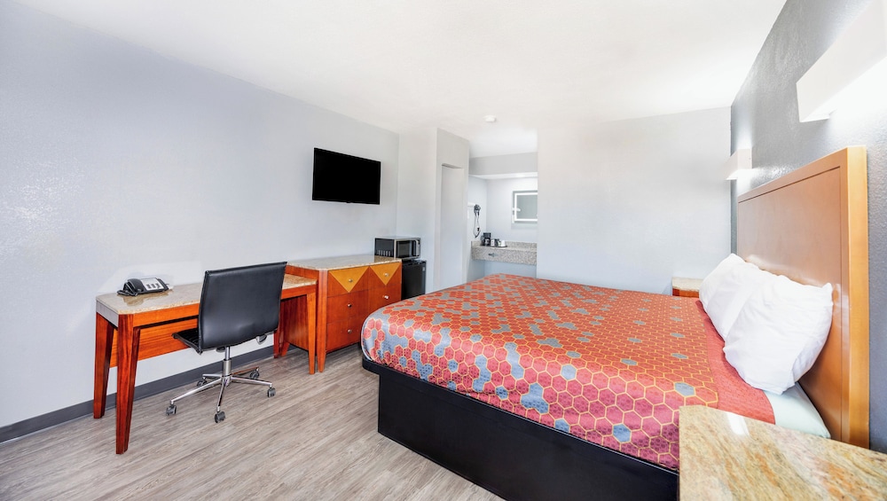 Executive Inn of Hondo - photo 4