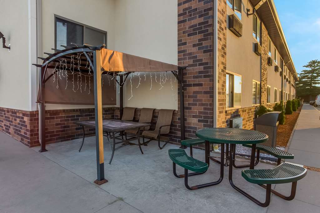 Quality Inn Galesburg near US Highway 34 and I 74 - photo 26