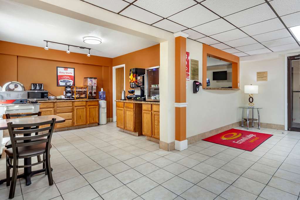 Econo Lodge Hays I 70 - photo 27