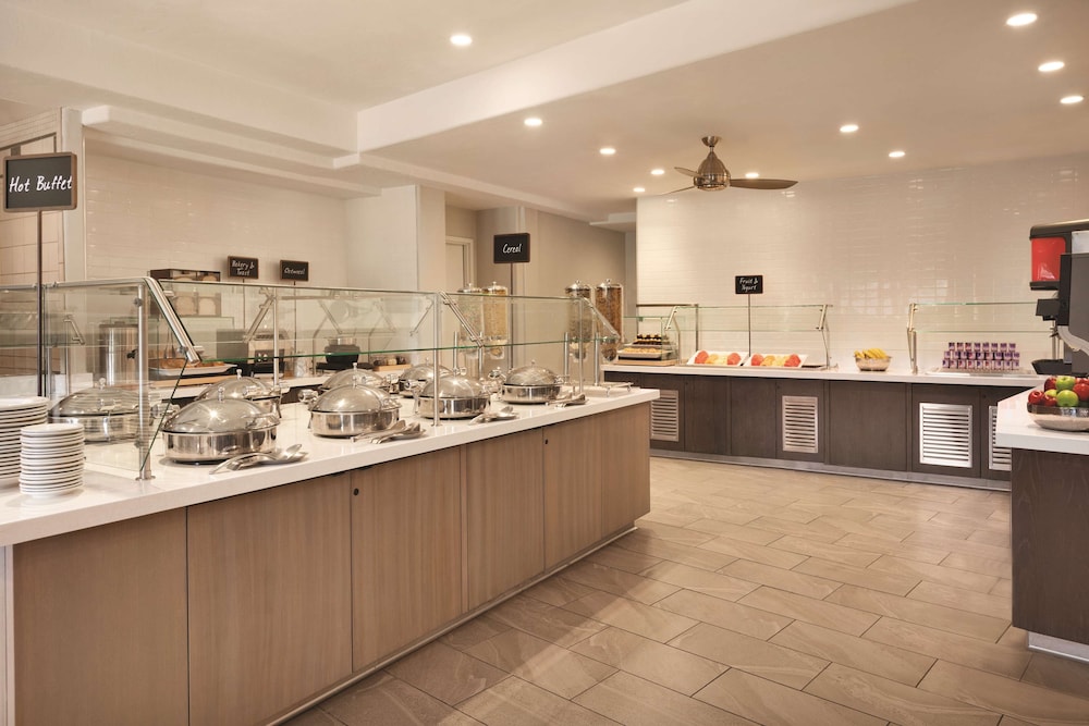 Embassy Suites by Hilton Temecula Valley Wine Country - photo 26