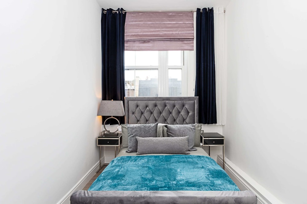 Charming Chelsea Flat — 4-Star Luxury Hotel in London, United Kingdom