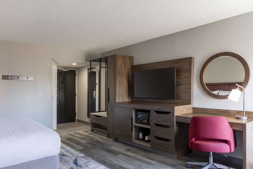 Hampton Inn Athens - photo 11
