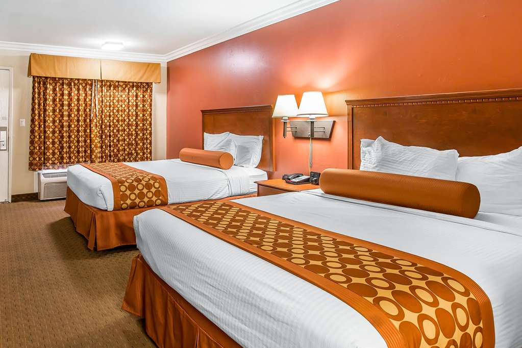 Rodeway Inn & Suites Canyon Lake Menifee West - photo 17