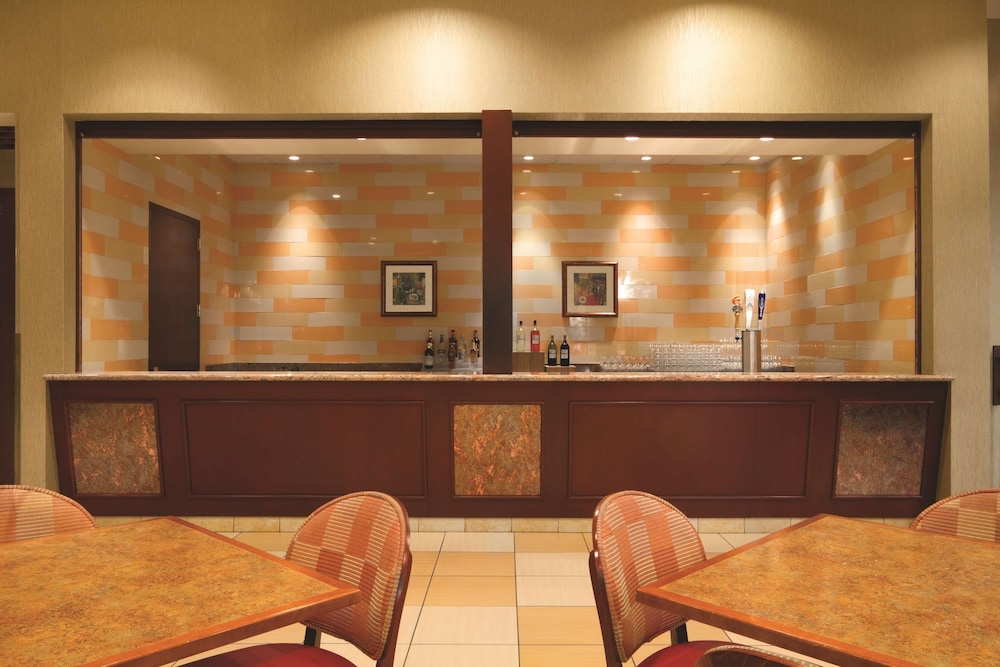 Embassy Suites by Hilton Norman Hotel & Conference Center - photo 35