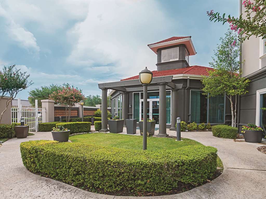 La Quinta Inn & Suites by Wyndham Fort Worth City View - photo 4