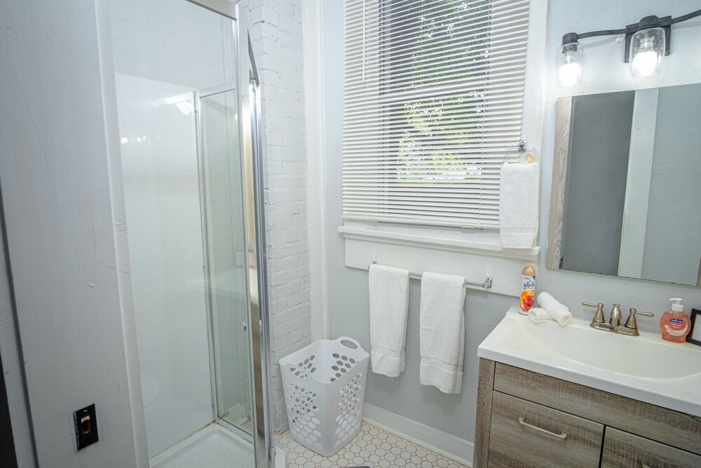 Sweet Stay 1br 1ba Near Downtown - photo 7