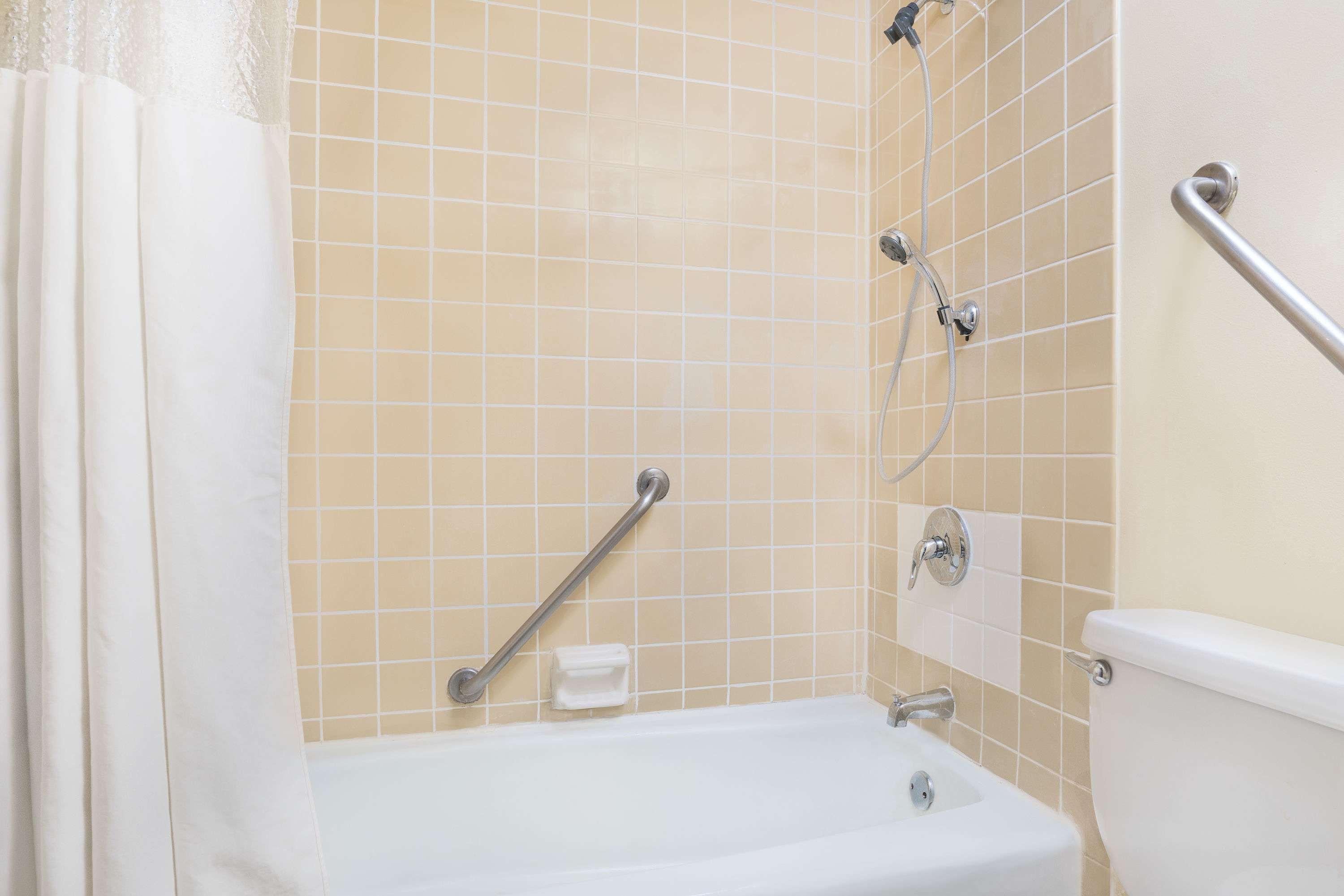 Days Inn by Wyndham Alexandria MN - photo 5