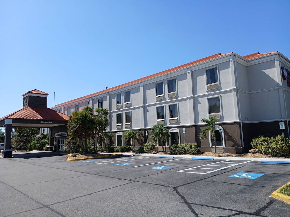 Best Western Plus Bradenton Hotel & Suites - photo 19