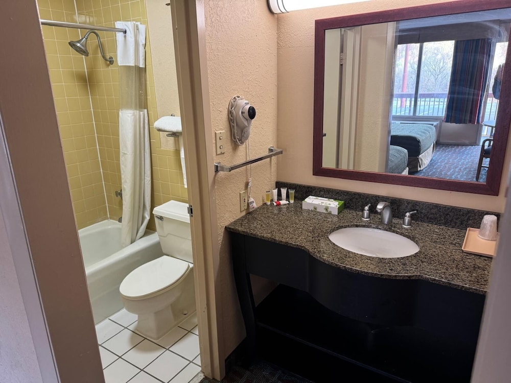 OYO Hotel Harriman near I 40 - photo 21